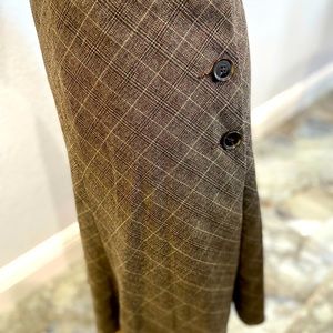 Earth tone plaid skirt in a rayon blend